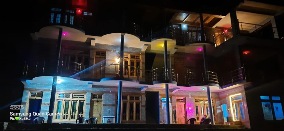 Cafe Kush Hotel Tosh Luaran gambar