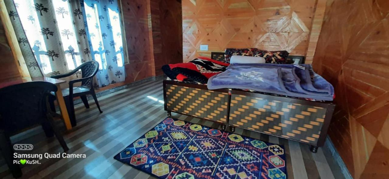 Cafe Kush Hotel Tosh Luaran gambar
