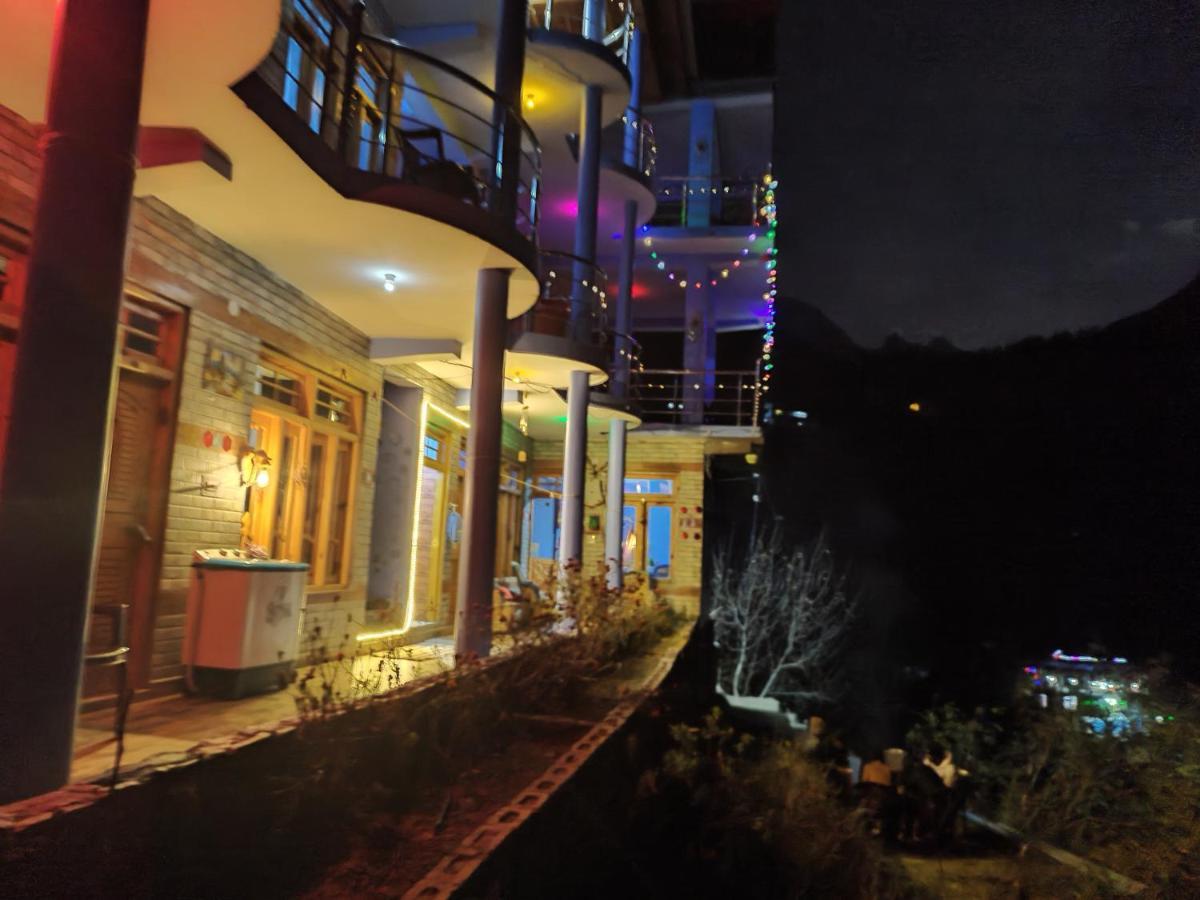 Cafe Kush Hotel Tosh Luaran gambar