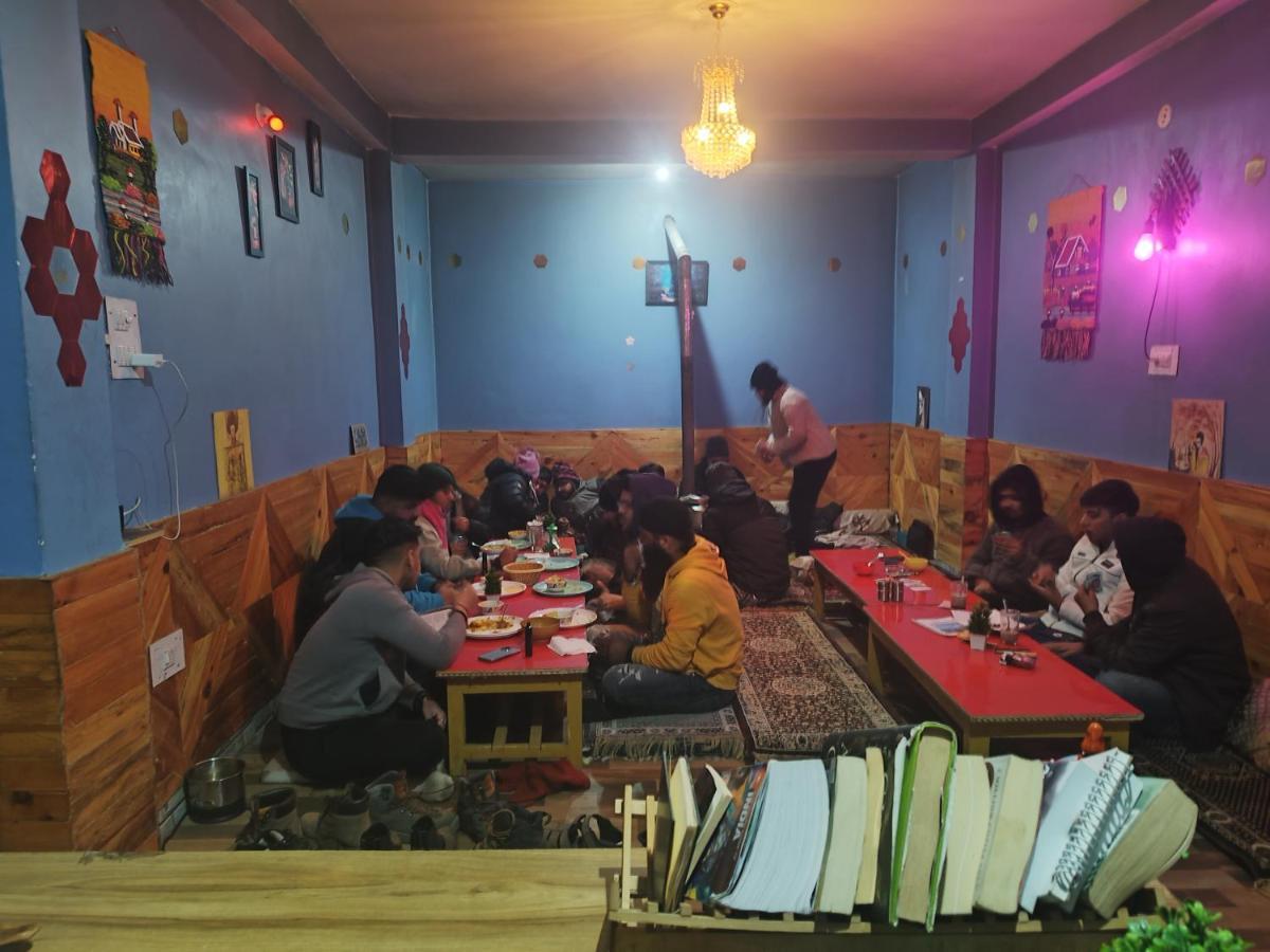 Cafe Kush Hotel Tosh Luaran gambar