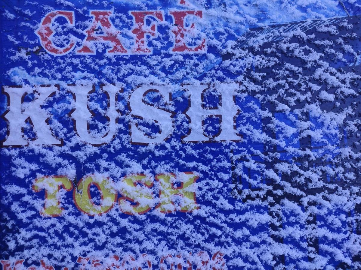 Cafe Kush Hotel Tosh Luaran gambar