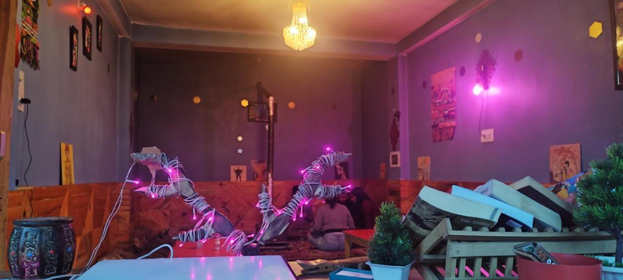Cafe Kush Hotel Tosh Luaran gambar